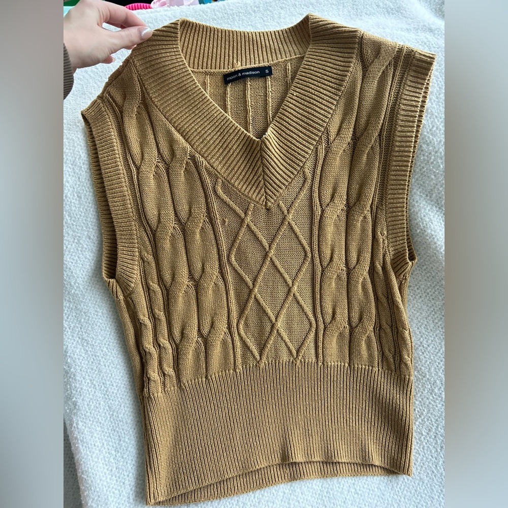 moon and madison sweater vest, size small